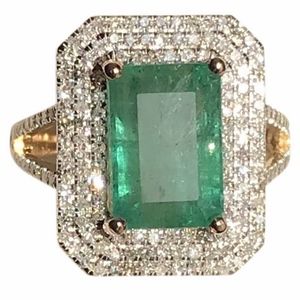 4,19 carat Emerald 14 k gold ring